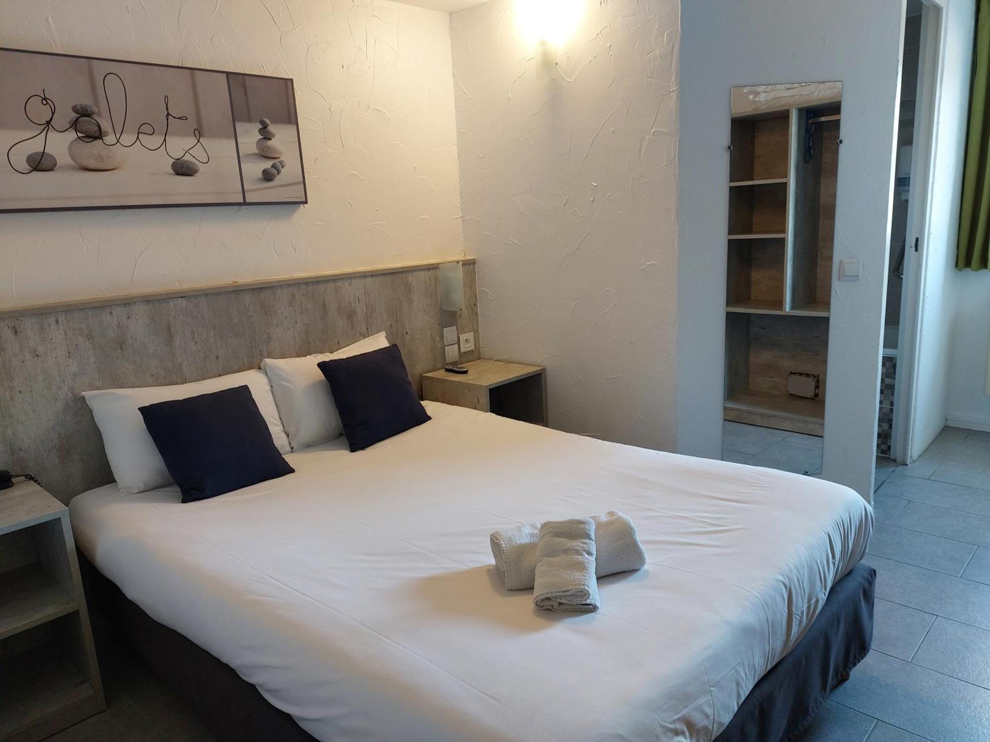 Brit Hotel Bosquet Carcassonne Cité Esterno foto