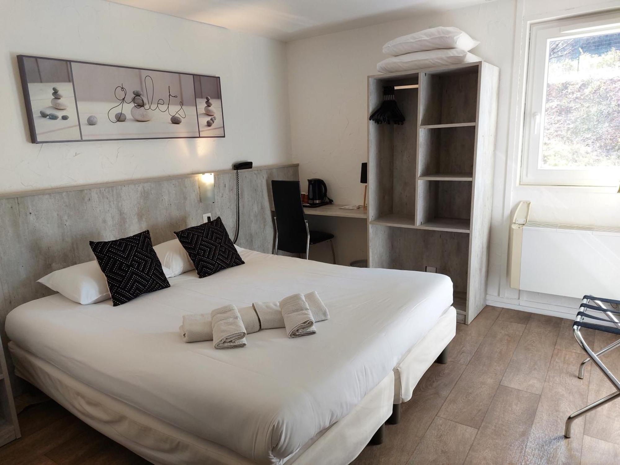 Brit Hotel Bosquet Carcassonne Cité Esterno foto