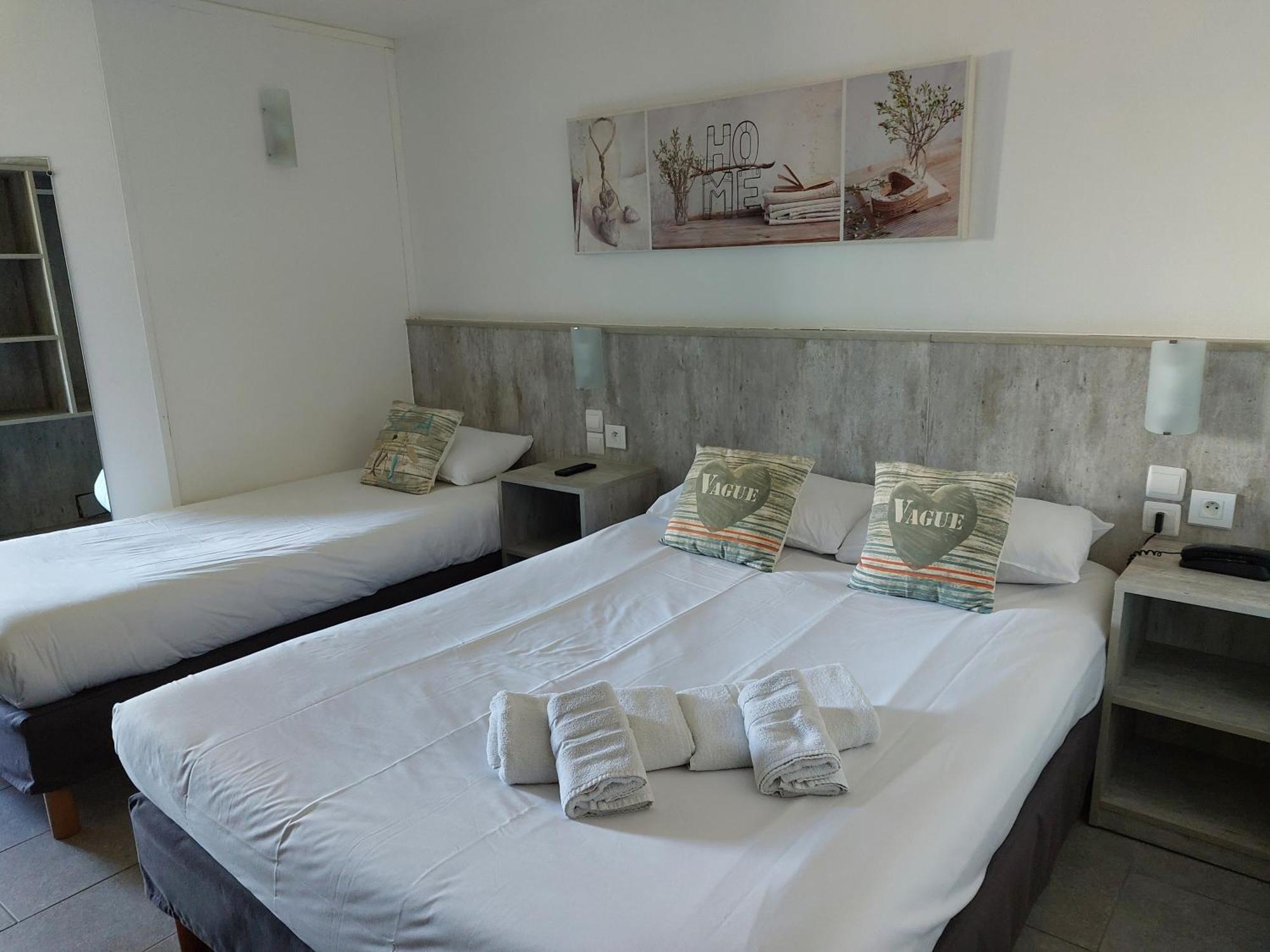 Brit Hotel Bosquet Carcassonne Cité Esterno foto